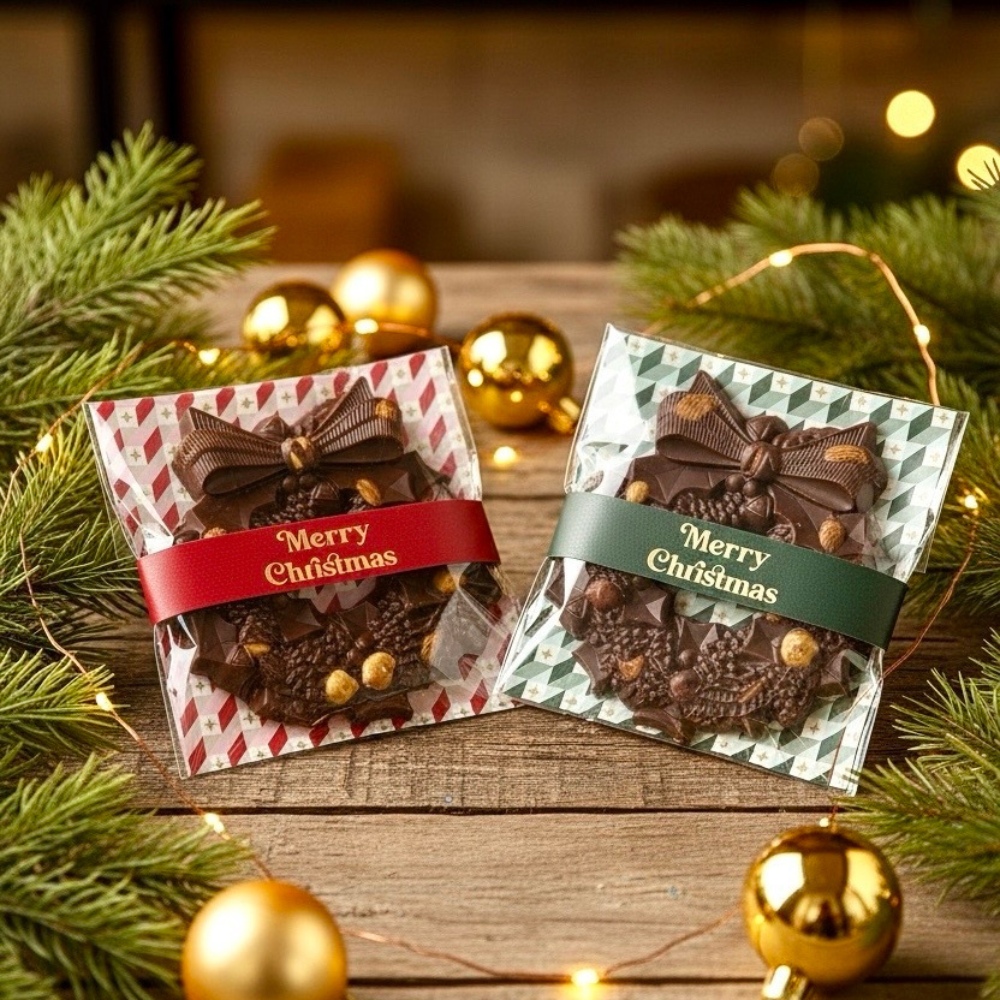 The Classic Symbol of Christmas &bull;